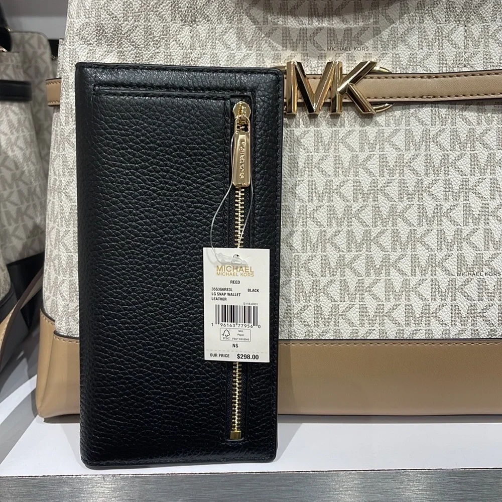 MICHAEL KORS
Reed Large Pebbled Leather Snap Wallet
Style# 35S3G6RE3L
Black 
NWT - Picture 4 of 16